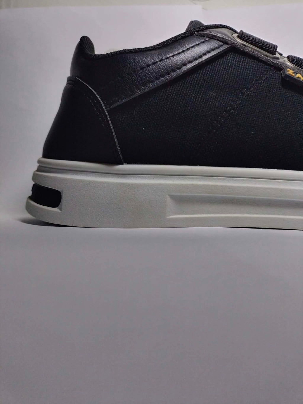 صباط ZARA خفيف للرجال – اختيارك اليومي بلا تردد